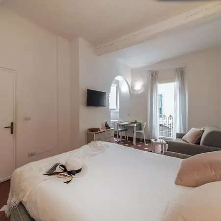 The Florentine Backpacker Апартаменты *